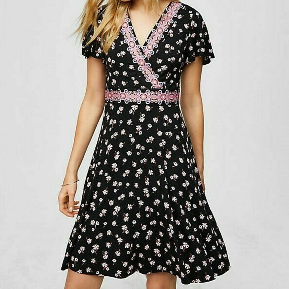 NWT 4P Black and Pink Floral Vneck Cotton Dress